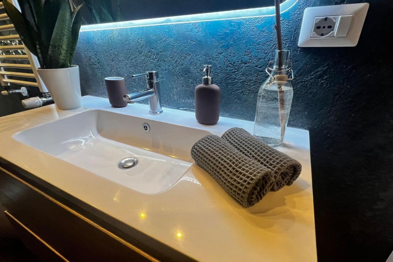 Apartament Prestigioso Trilocale Sui Navigli Con A/C & Wi-Fi Mediolan Zewnętrze zdjęcie
